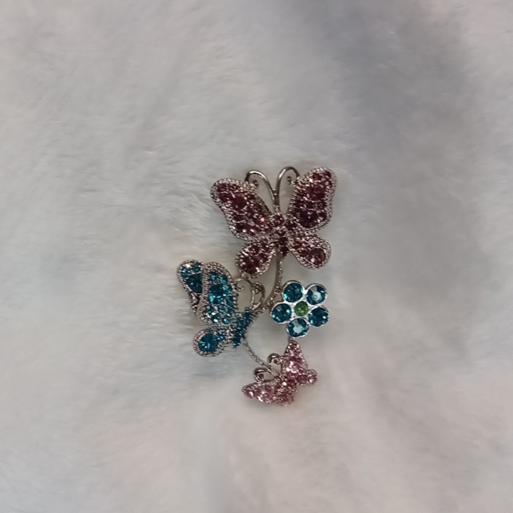 122. BEAUTIFUL BUTTERFLY FLOWER BROOCH SILVER PINK BLUE